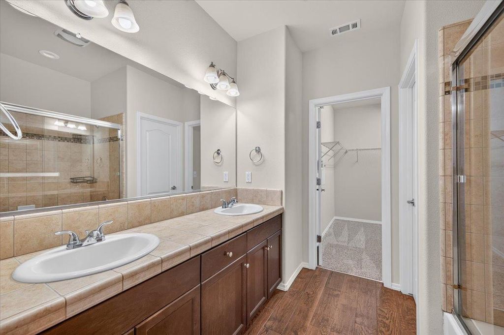 Image 32 of property listing at 4071 Harlan Ranch Boulevard, Clovis, CA 93619