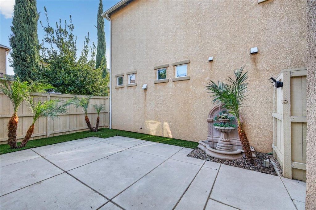 Image 36 of property listing at 4071 Harlan Ranch Boulevard, Clovis, CA 93619