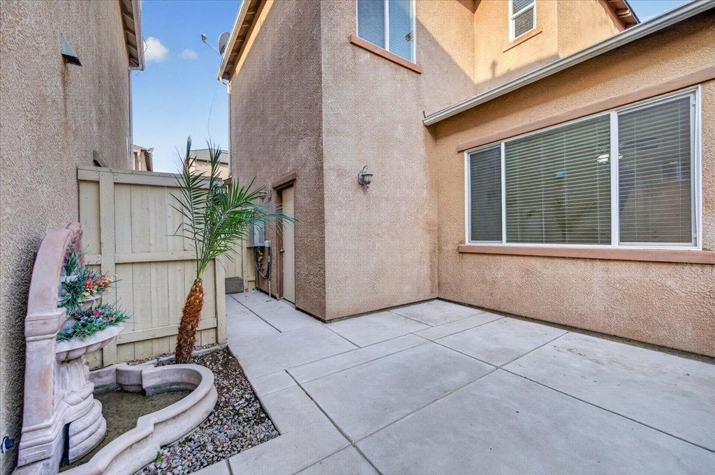 Image 37 of property listing at 4071 Harlan Ranch Boulevard, Clovis, CA 93619