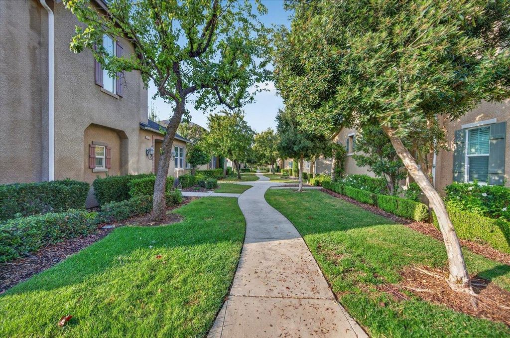 Image 38 of property listing at 4071 Harlan Ranch Boulevard, Clovis, CA 93619
