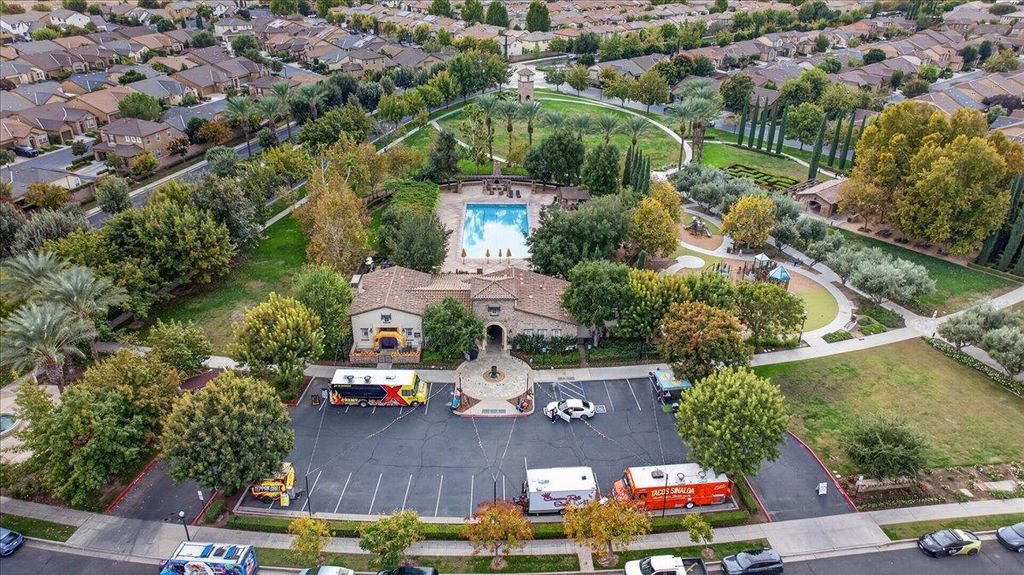 Image 39 of property listing at 4071 Harlan Ranch Boulevard, Clovis, CA 93619