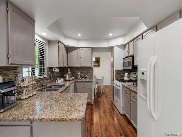 44364 Highgate Drive, Clinton Township, MI 48038