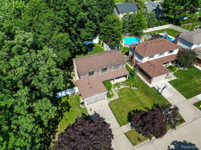 44364 Highgate Drive, Clinton Township, MI 48038