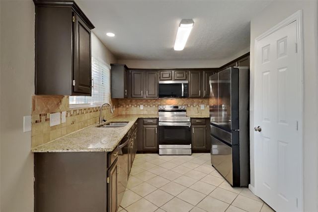 1211 Atlanta Drive, Richmond, TX 77406