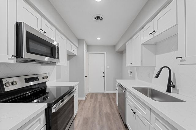 2675 Gessner Drive, Houston, TX 77080