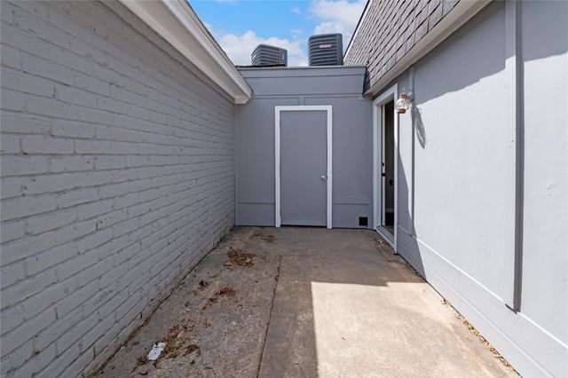 2675 Gessner Drive, Houston, TX 77080