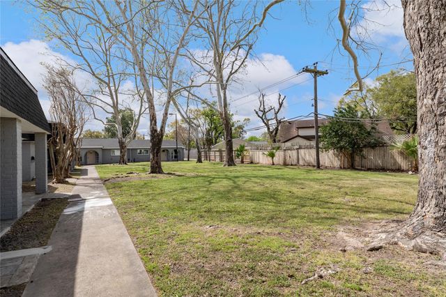 2675 Gessner Drive, Houston, TX 77080