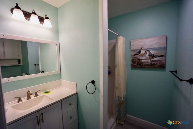 811 W Main Street, Port O'connor, TX 77982