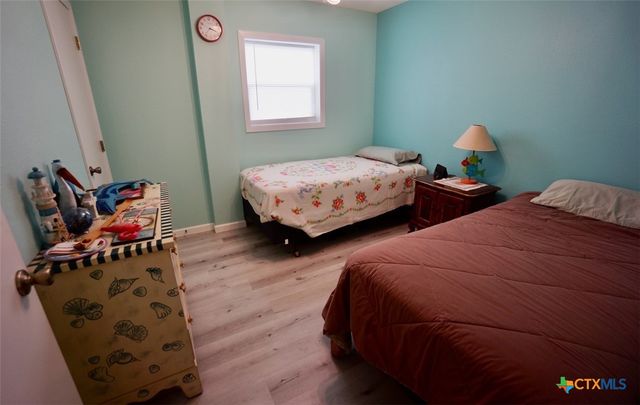 811 W Main Street, Port O'connor, TX 77982
