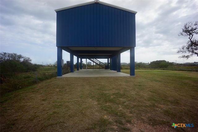 811 W Main Street, Port O'connor, TX 77982