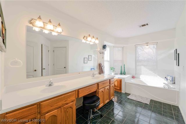 9 Hills Dale Street, Van Buren, AR 72956