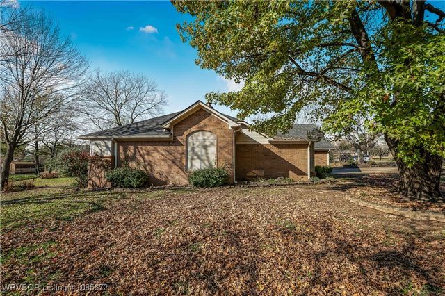 9 Hills Dale Street, Van Buren, AR 72956