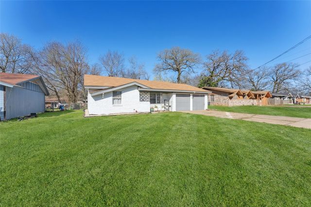 420 Shady Oaks Lane, Paris, TX 75460