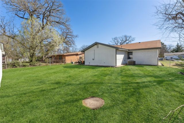 420 Shady Oaks Lane, Paris, TX 75460
