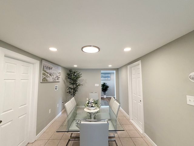 87 Vezina Ave, Leominster, MA 01453