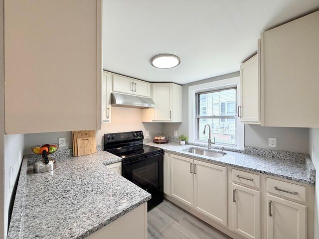87 Vezina Ave, Leominster, MA 01453