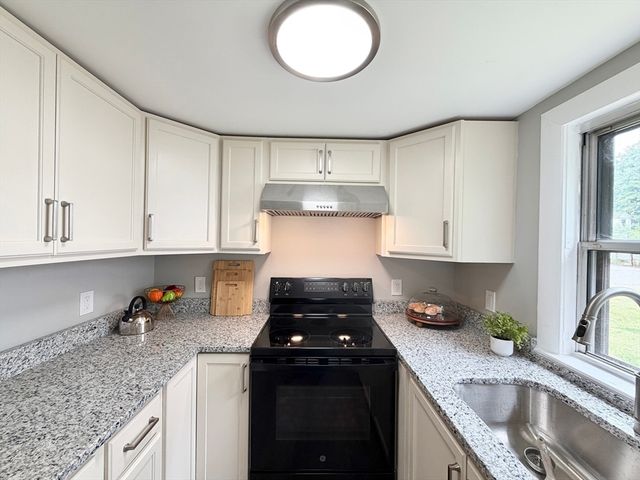87 Vezina Ave, Leominster, MA 01453