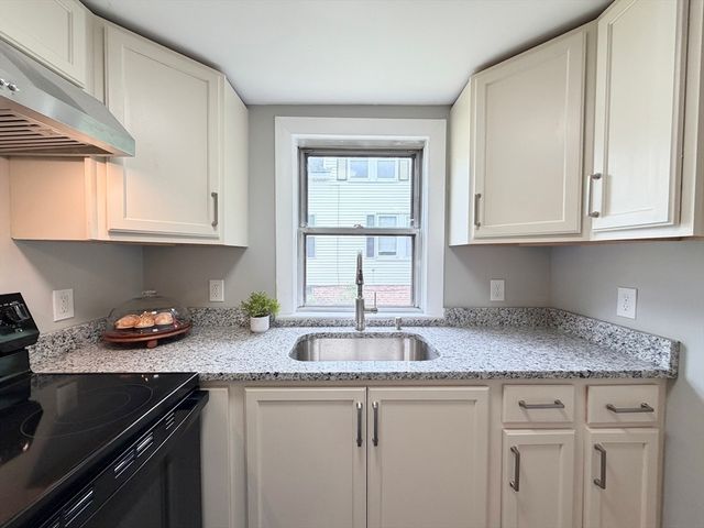 87 Vezina Ave, Leominster, MA 01453