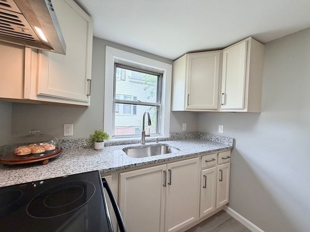 87 Vezina Ave, Leominster, MA 01453