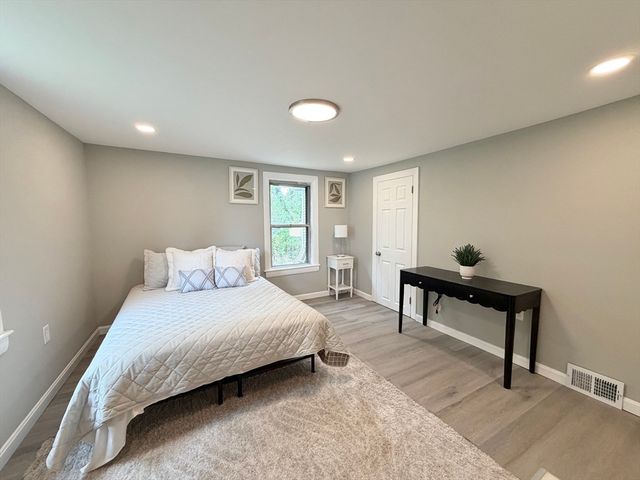 87 Vezina Ave, Leominster, MA 01453