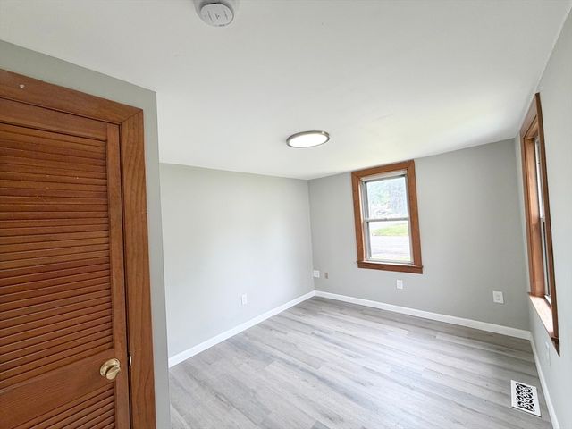 87 Vezina Ave, Leominster, MA 01453