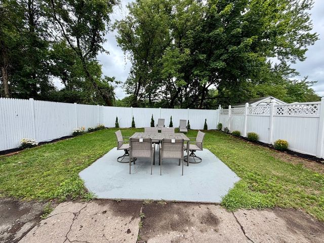 87 Vezina Ave, Leominster, MA 01453