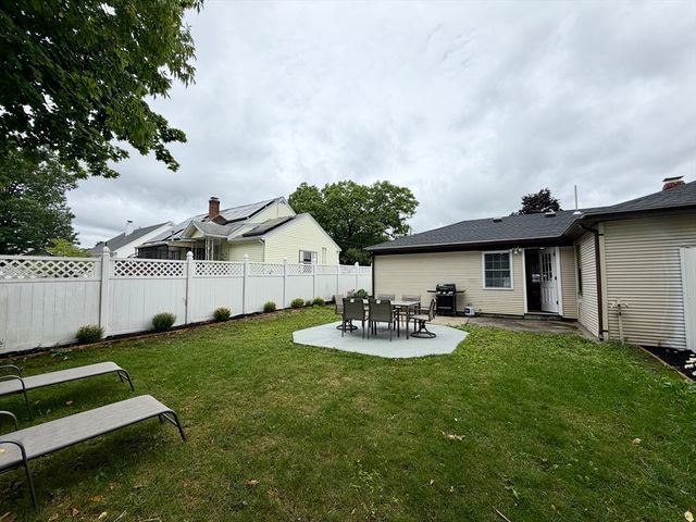 87 Vezina Ave, Leominster, MA 01453