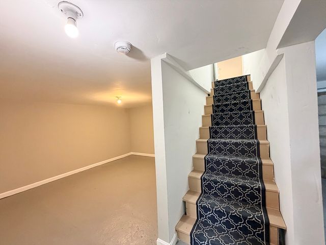 87 Vezina Ave, Leominster, MA 01453