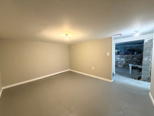 87 Vezina Ave, Leominster, MA 01453