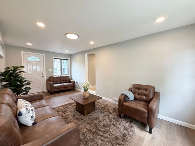 87 Vezina Ave, Leominster, MA 01453