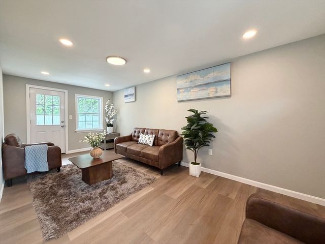 87 Vezina Ave, Leominster, MA 01453