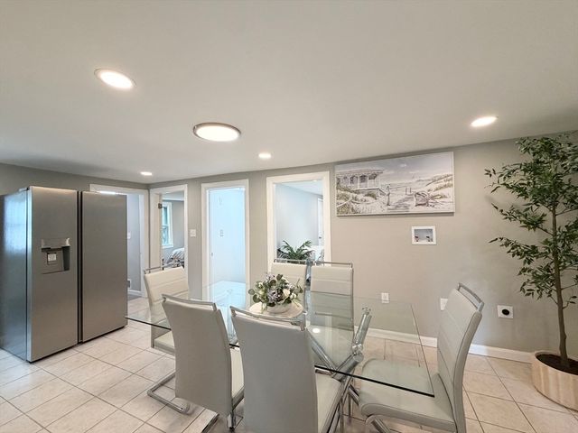 87 Vezina Ave, Leominster, MA 01453