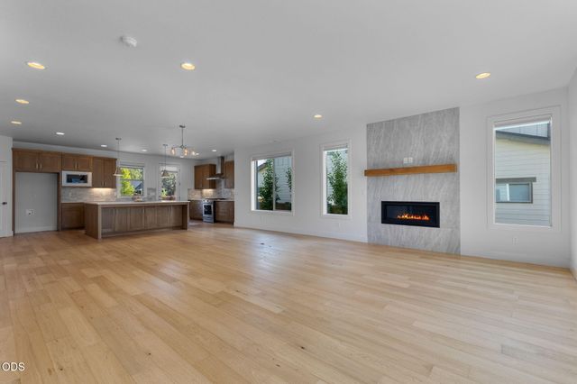 20607 SE Boer SE, Bend, OR 97702