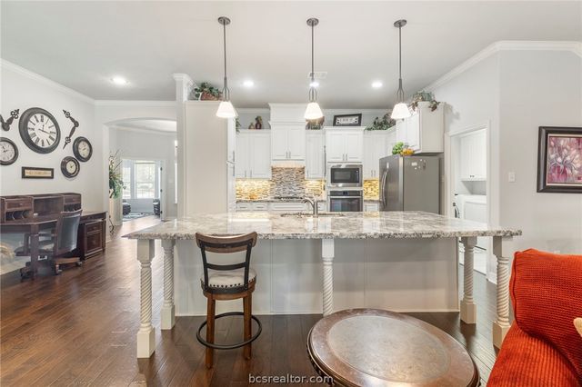 318 Cecilia Loop, College Station, TX 77845