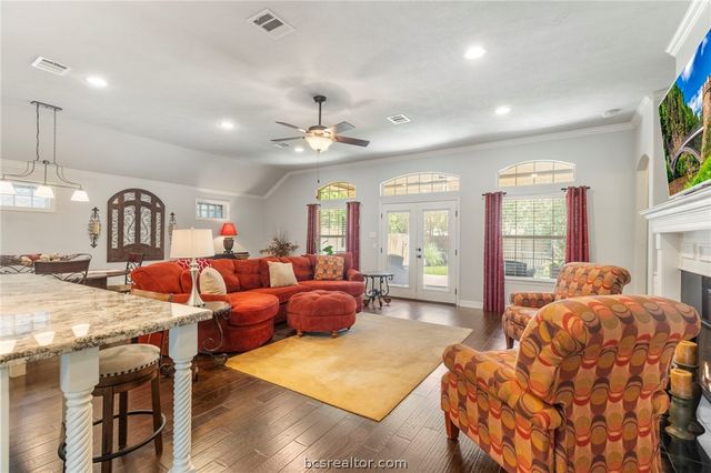 318 Cecilia Loop, College Station, TX 77845