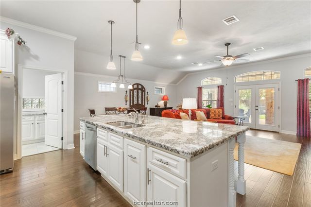 318 Cecilia Loop, College Station, TX 77845