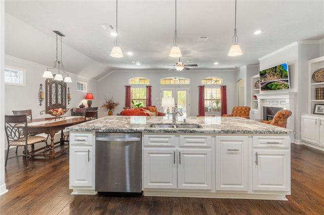 318 Cecilia Loop, College Station, TX 77845