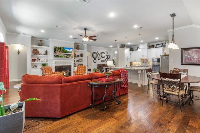 318 Cecilia Loop, College Station, TX 77845