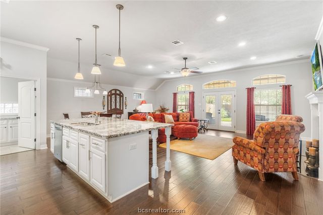 318 Cecilia Loop, College Station, TX 77845