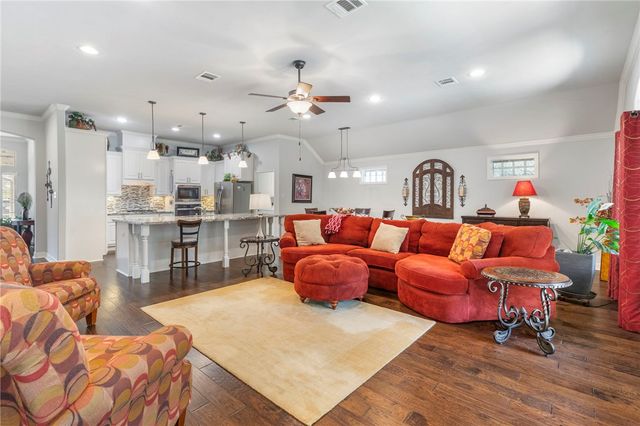 318 Cecilia Loop, College Station, TX 77845