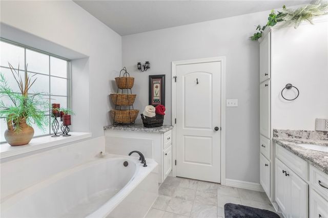 318 Cecilia Loop, College Station, TX 77845