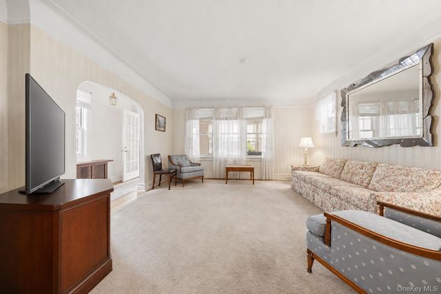 338 E 238th Street, Bronx, NY 10470