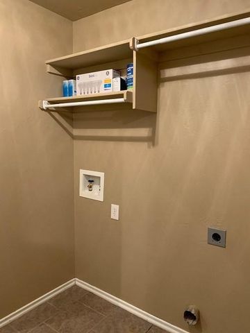 605 E Juniper Lane, Mustang, OK 73064