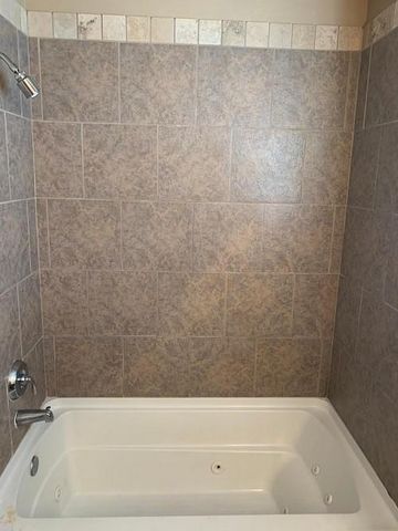 605 E Juniper Lane, Mustang, OK 73064