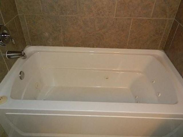 605 E Juniper Lane, Mustang, OK 73064