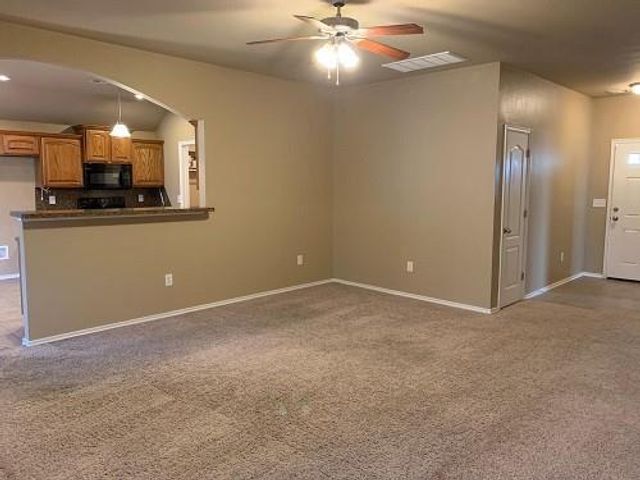 605 E Juniper Lane, Mustang, OK 73064