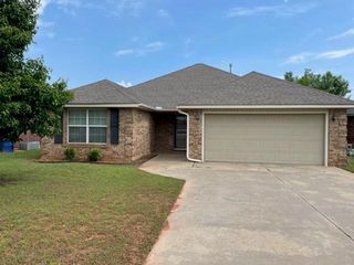 605 E Juniper Lane, Mustang, OK 73064