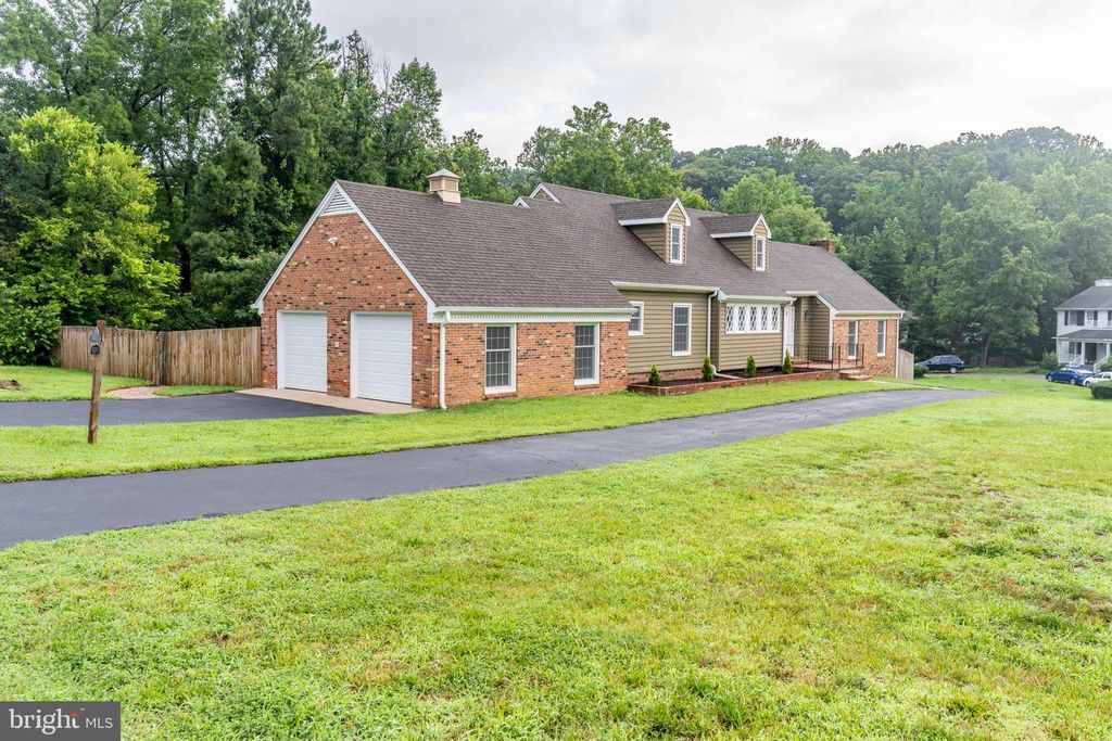 142 WOODLAND RD, Fredericksburg, VA 22401
