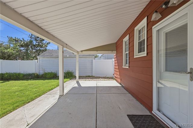 57 Gardenwood Lane, Tonawanda, NY 14223