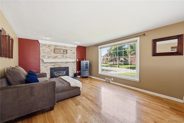 57 Gardenwood Lane, Tonawanda, NY 14223